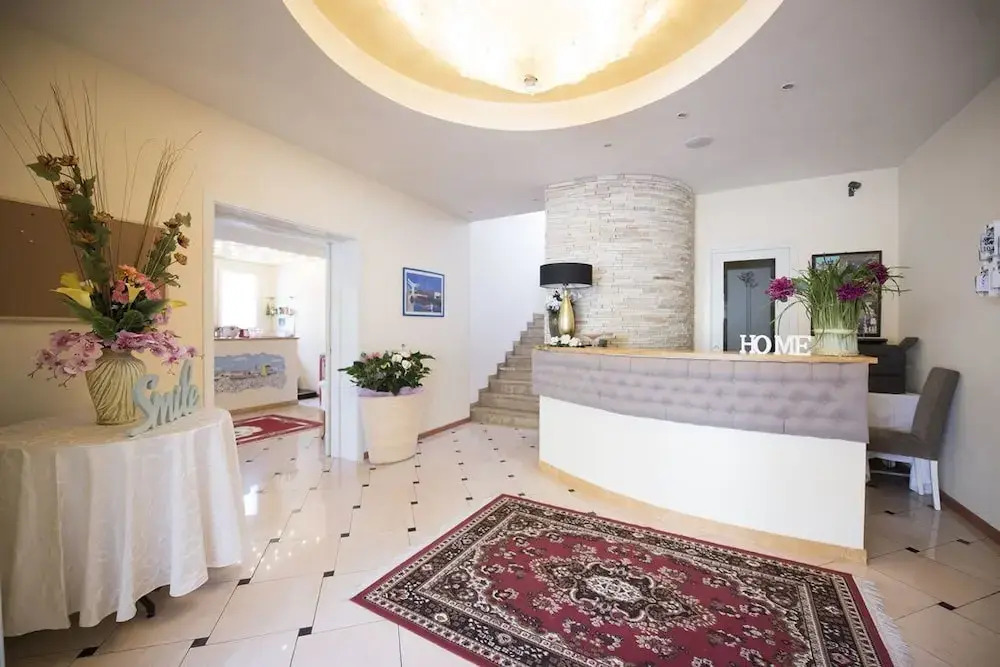 Hotel Monica