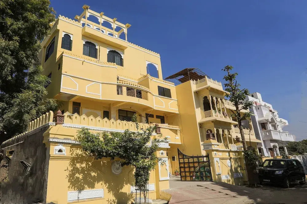 OYO 9760 Home Tej Vilas Near Celebration Mall