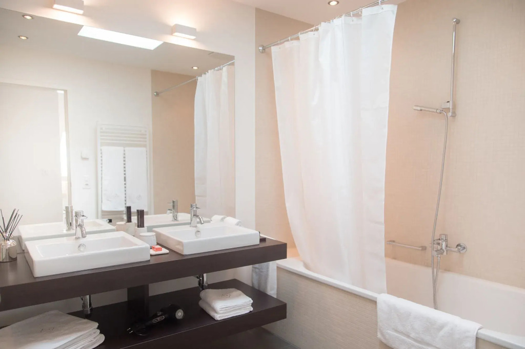 Airhome Limmatquai River View Apartment