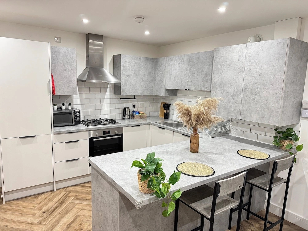Birmingham City 2 Bedroom Apartment - Free Parking