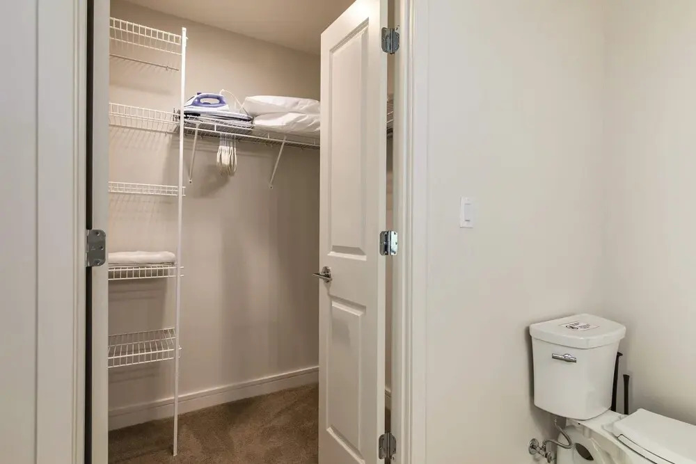 Luxurious High Rise 1BR With Louisville Flair by Cozysuites