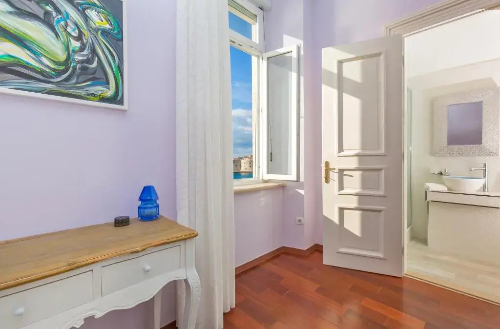 Luxury Seafront Apartment Banje