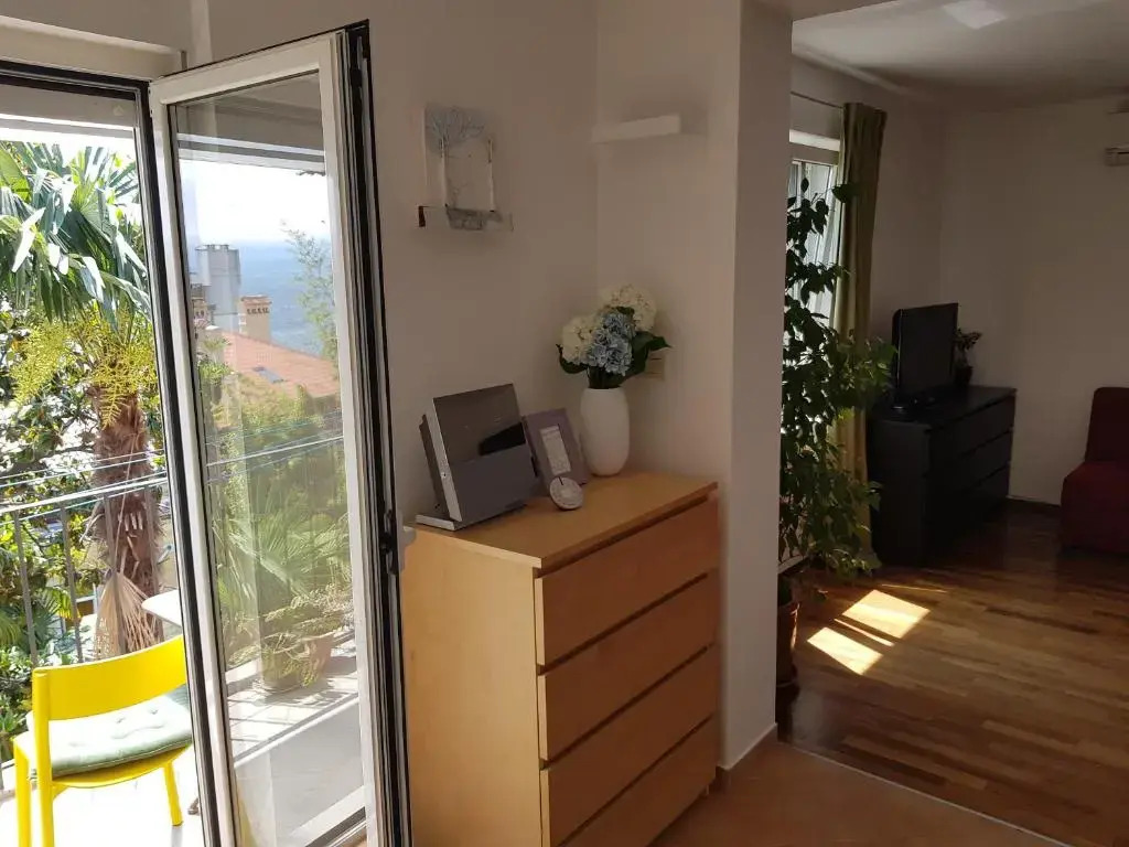 Sunny apartment 150 m from the sea