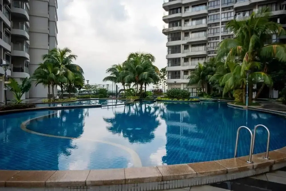 Chic 3BR in Danga Bay With Water Views & Parking