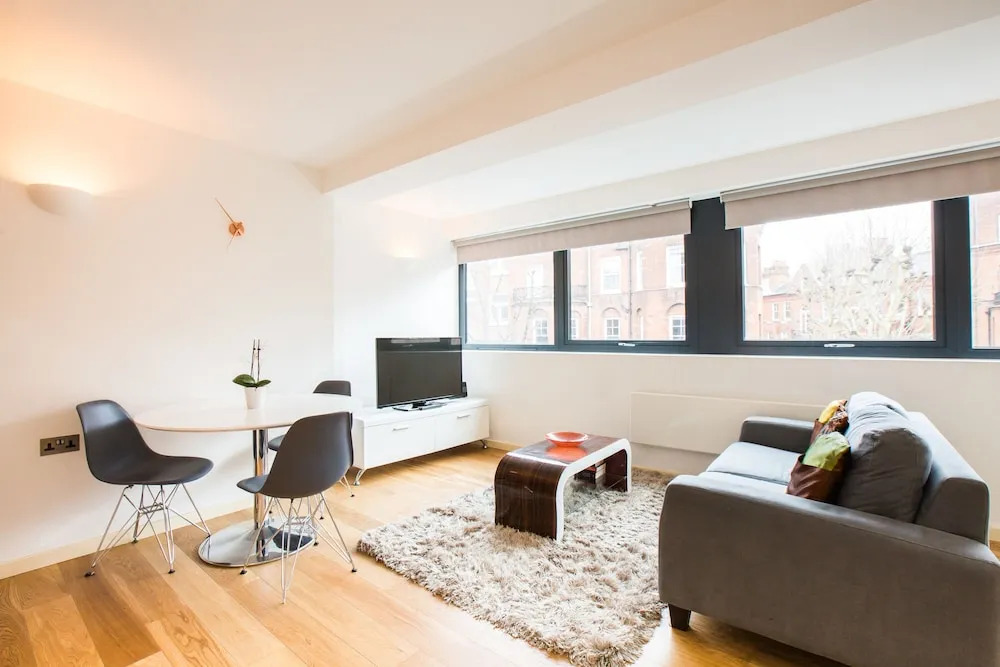 Spacious 1 Bedroom Apartment in Kensington - A1