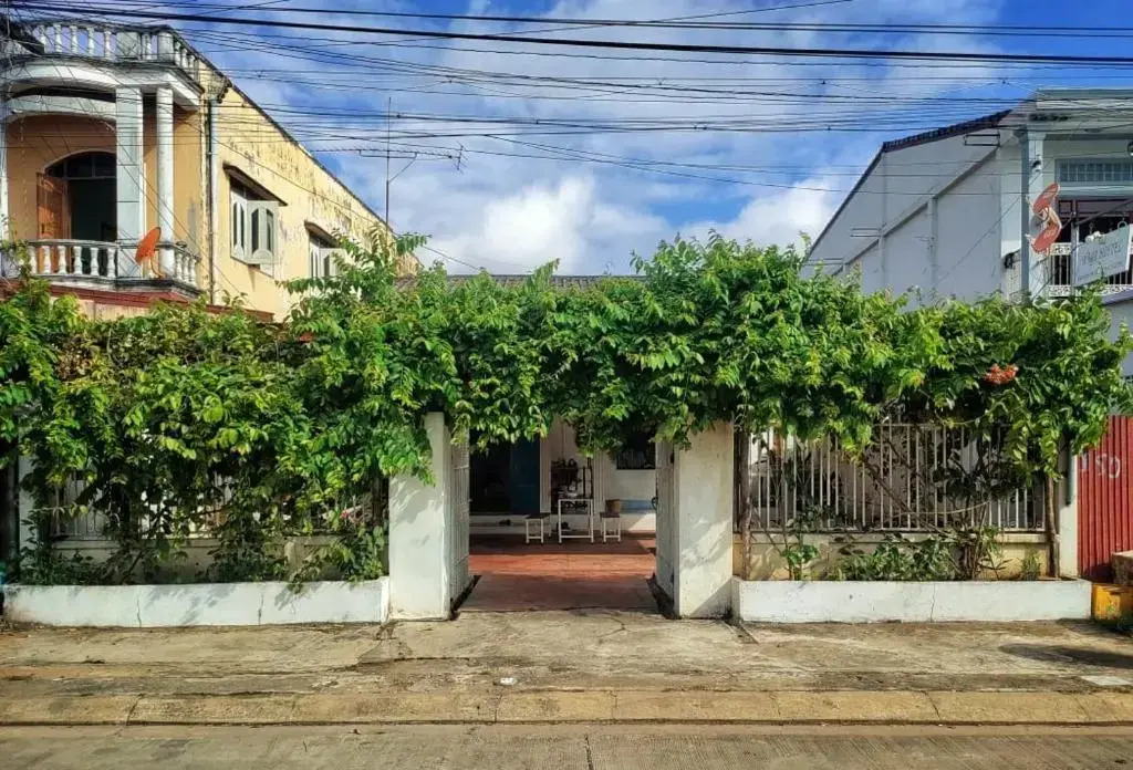 Naga Hostel & Café