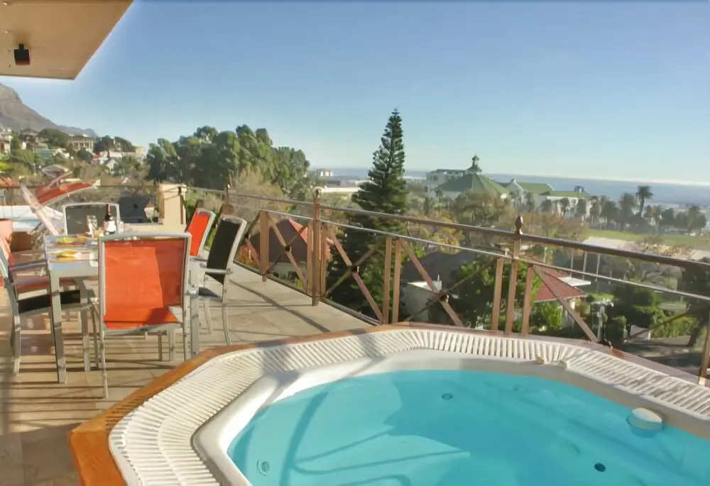 Beachside Villa - Camps Bay