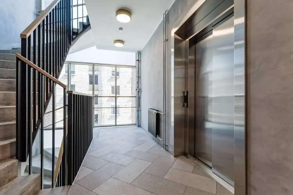 Central apartments, Quiet with Free Parking and AC