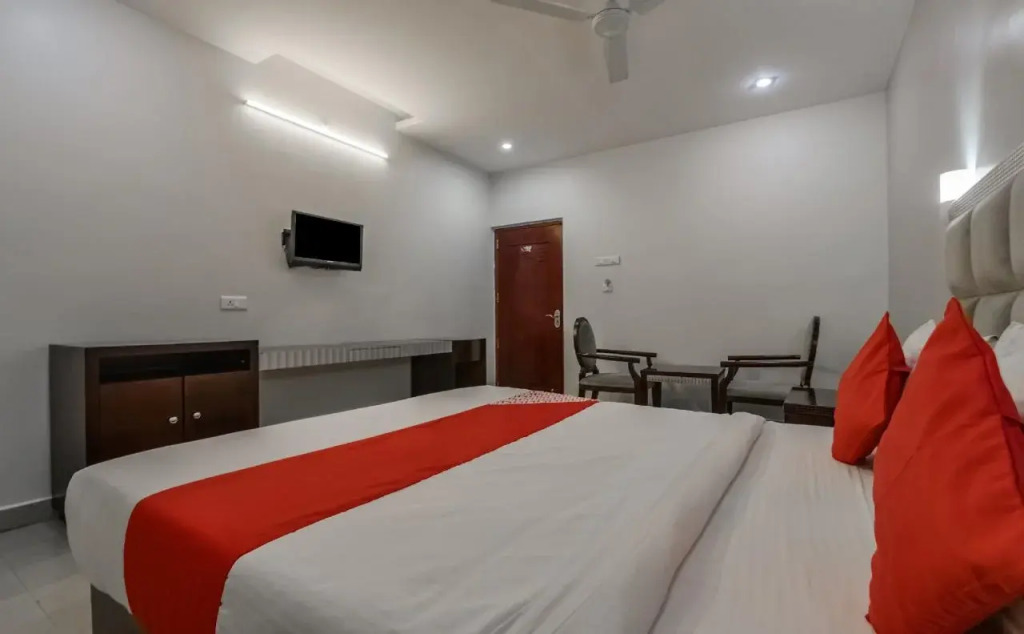OYO 5231 M V Boutique Hotel