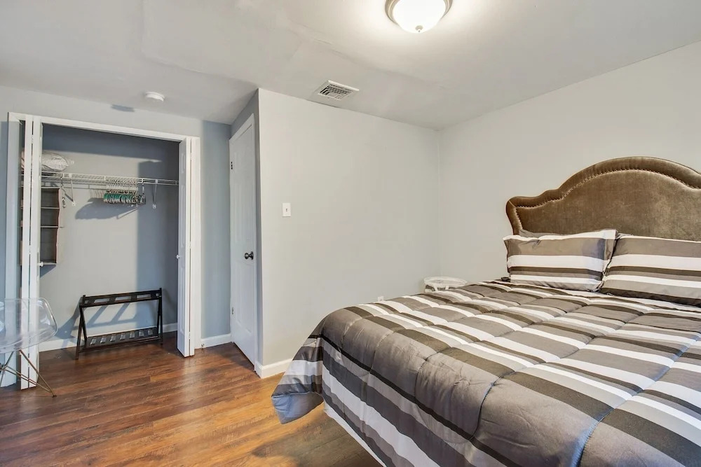 Hillyer Manner - Comfy Townhouse In Great Location! 3 Bedroom Townhouse by Redawning