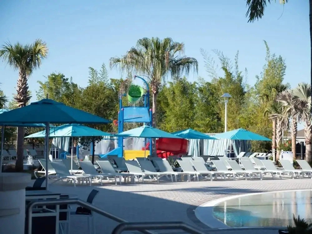 Spacious Townhouse w/ Pool & Free Parking Near Disney