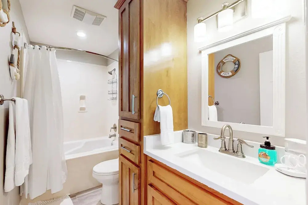2BR Updated Dog-friendly Condo w/ Pool & Tennis