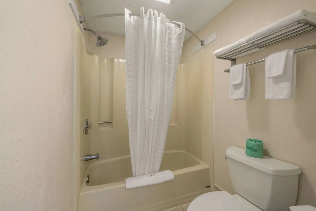 Hibiscus Inn & Suites