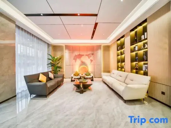 Three Cats Hotel (Guangsha Construction College)