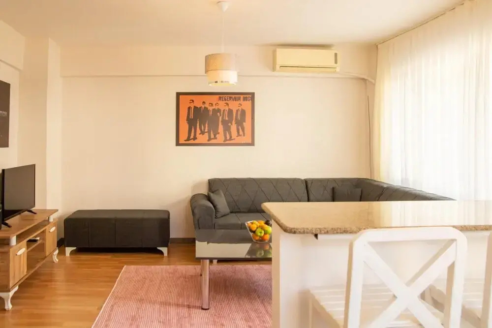 Vibrant and Central Flat Near Kordon in Alsancak
