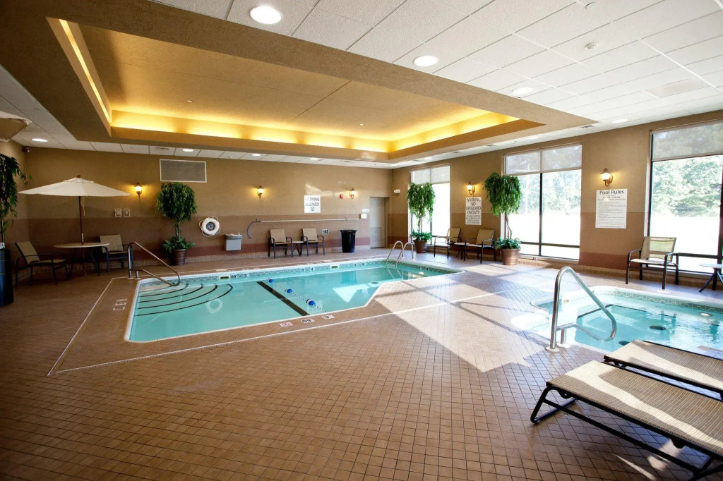 Holiday Inn Express and Suites Springfield Medical District by IHG