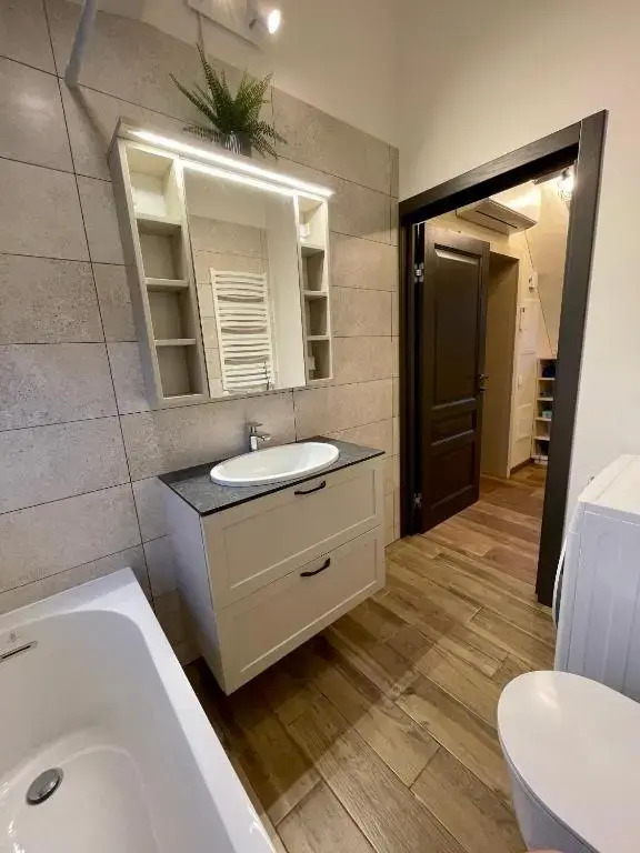 Cozy Central Attic SELF Check In