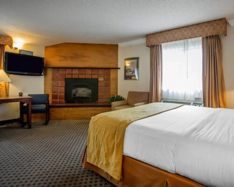 Arbor Inn Monterey