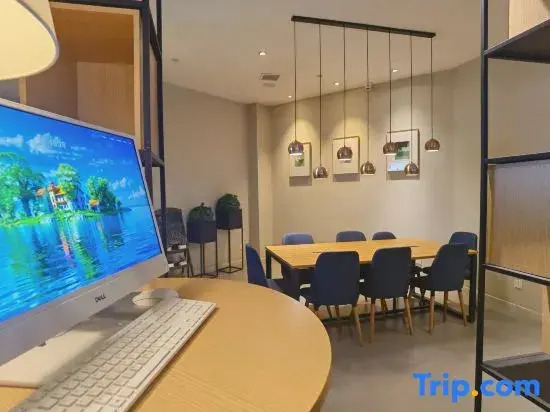 Home Inn Business Hotel (Xuzhou Pei County Investment International Branch)