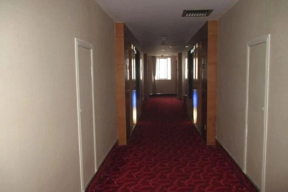 Yiyang City 100 Hotel