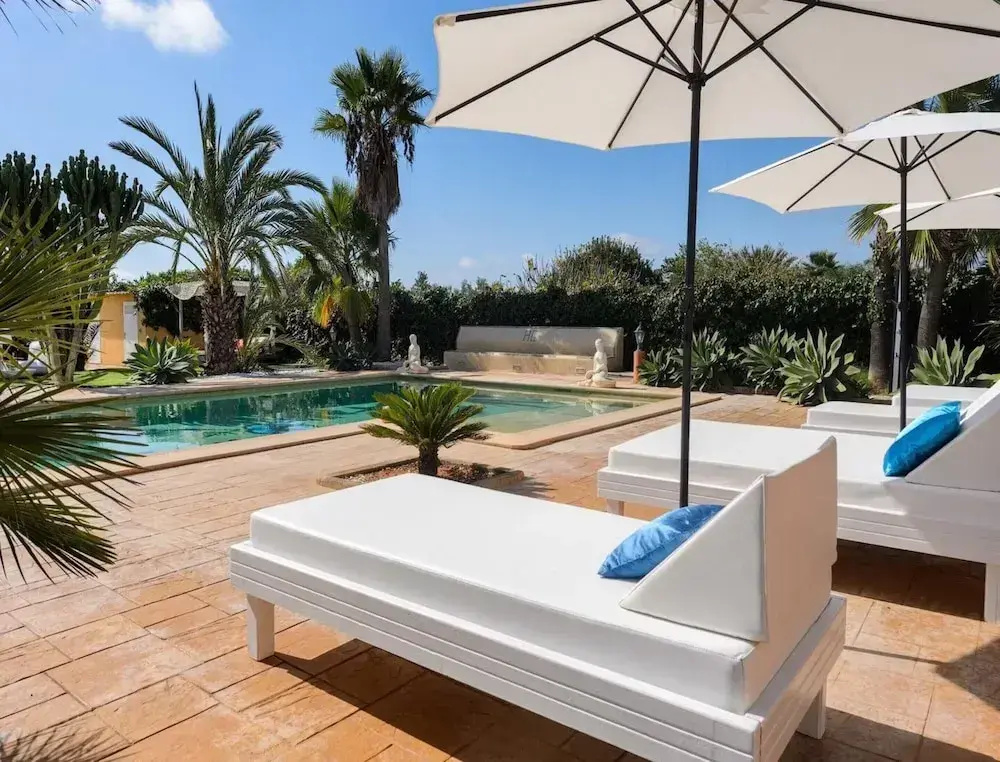 Modern Villa With Pool Near Town