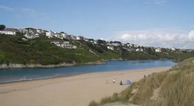 Meadow View Apartments are 2 and 3 bedroomed with private parking