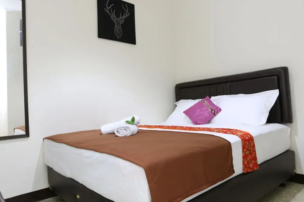 Bantal Guling Braga Guesthouse
