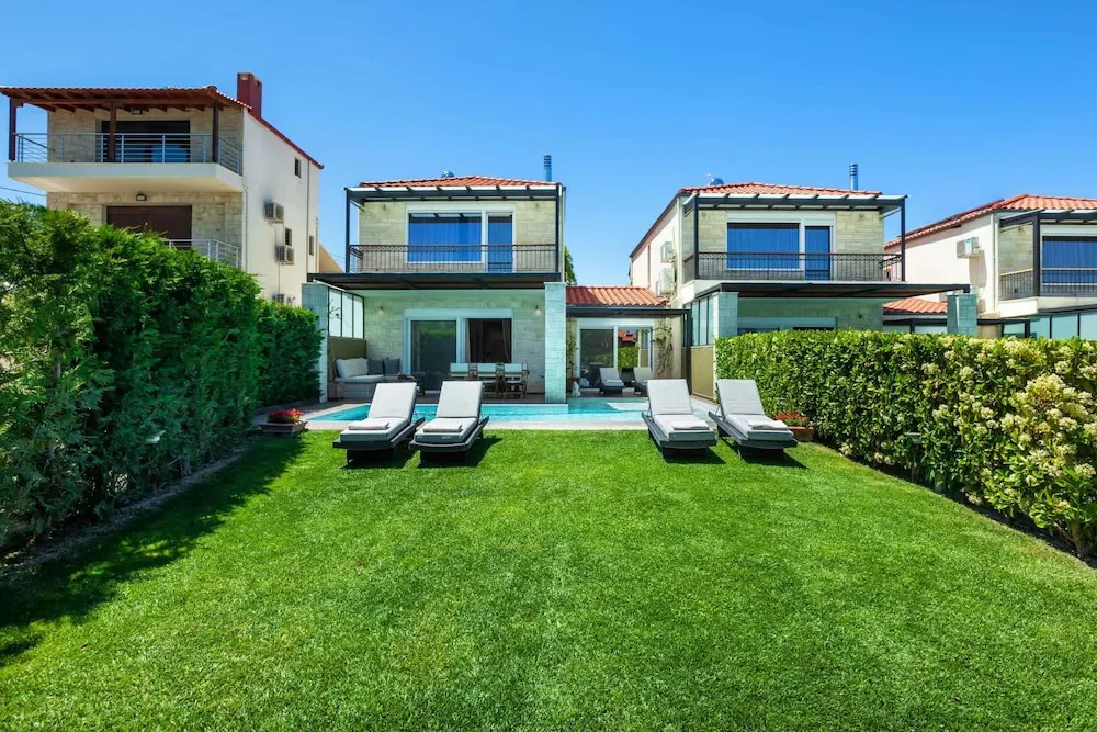 Sunny Villa Tria