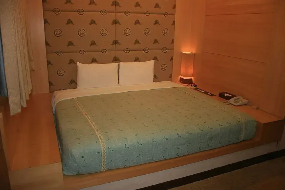 Warm Life Hotel