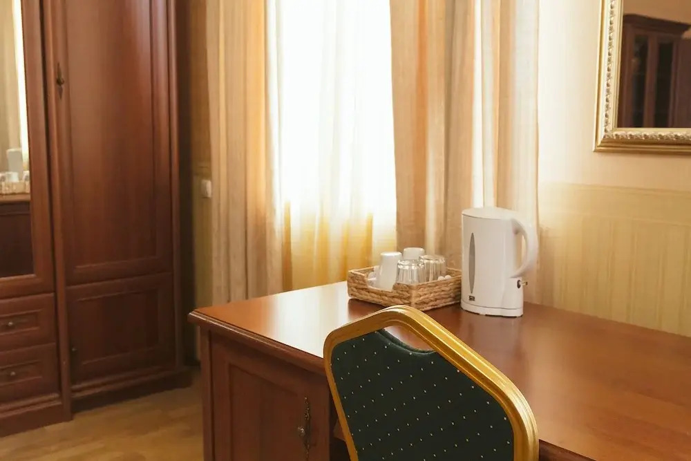 Отель Корона
