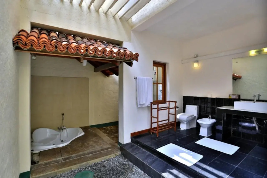 Hibiscus Beach Hotel & Villas - 10 percent off on all Food & Beverages