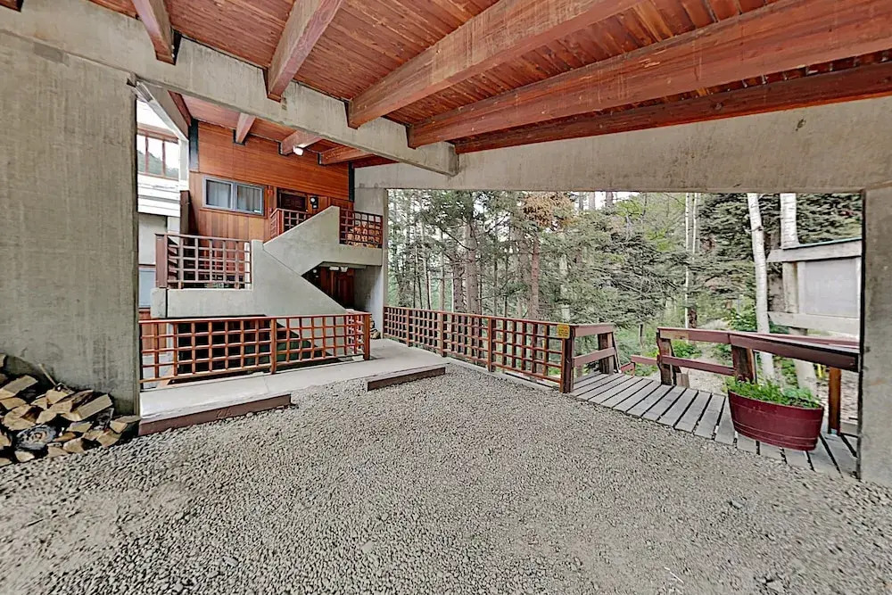 15tru2ag 3 Bedroom Condo