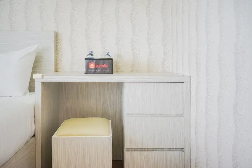 Modern and Relax Studio Room at Serpong Greenview Apartment By Travelio