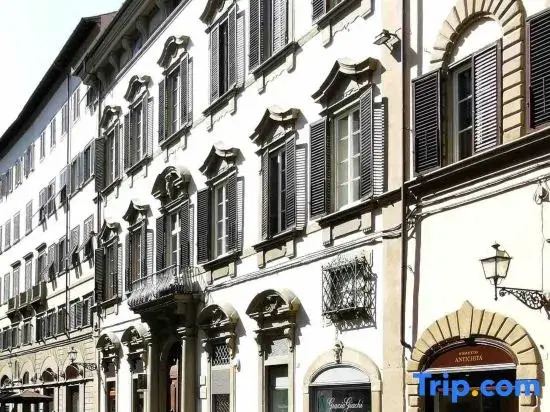 Elegant 2BR Apartment • 2 Bathrooms • Sleeps 6