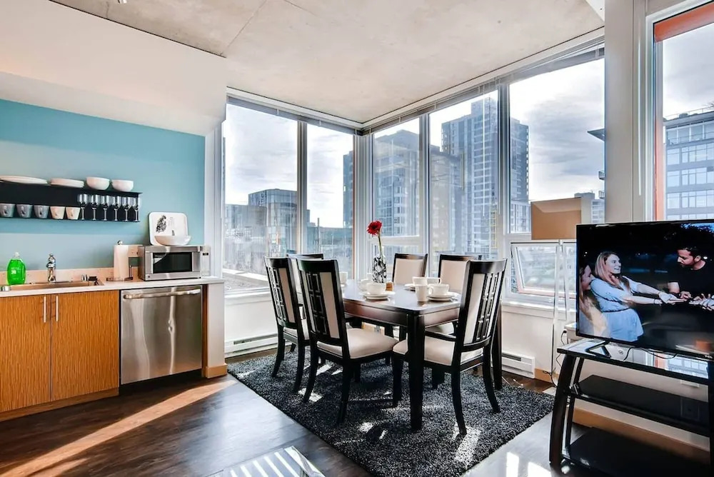 1 Location 2BR Across From Space Needle -vr1