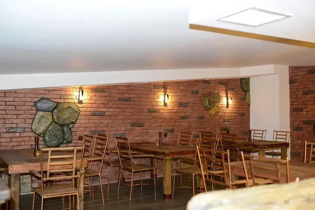 Ragnar Hotel