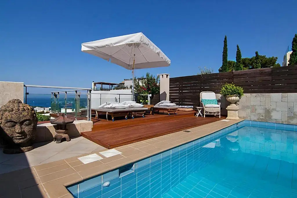 Private Pool & Sea View Residence