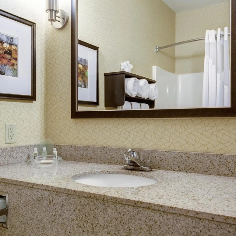 Holiday Inn Express and Suites Sikeston by IHG