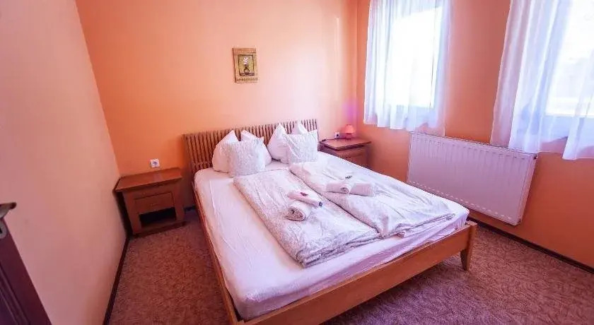 Cherry Apartmanház