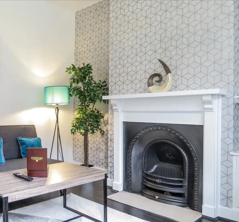 Tudors eSuites Historic Townhouse Birmingham with Garden