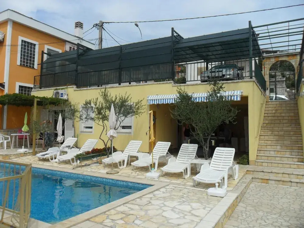 Zlato - With Pool - SA5 Maslina