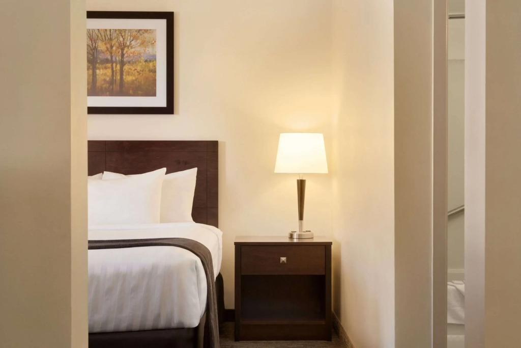 Travelodge by Wyndham Edmonton South