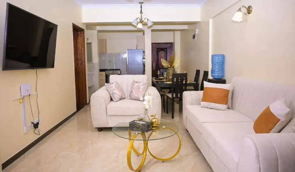 Private room(ensuite) in a 2 bedroom apt with gym.