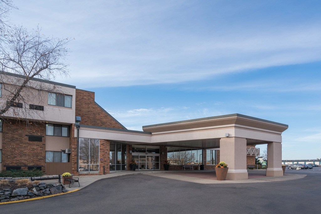 Holiday Inn & Suites St. Cloud by IHG