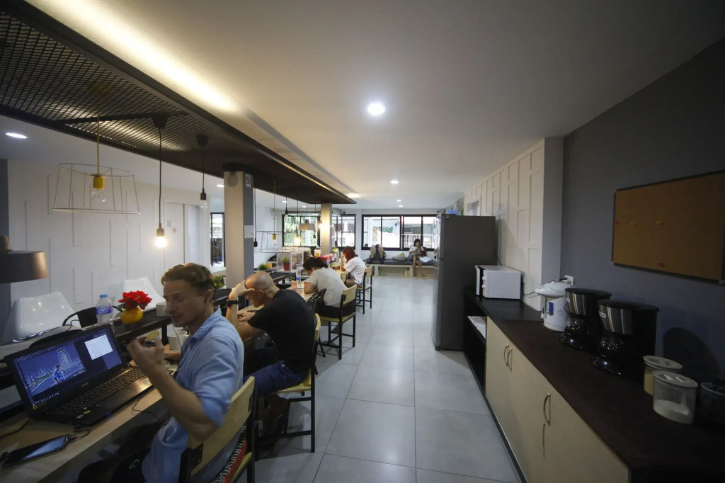MonkeyNap Hostel