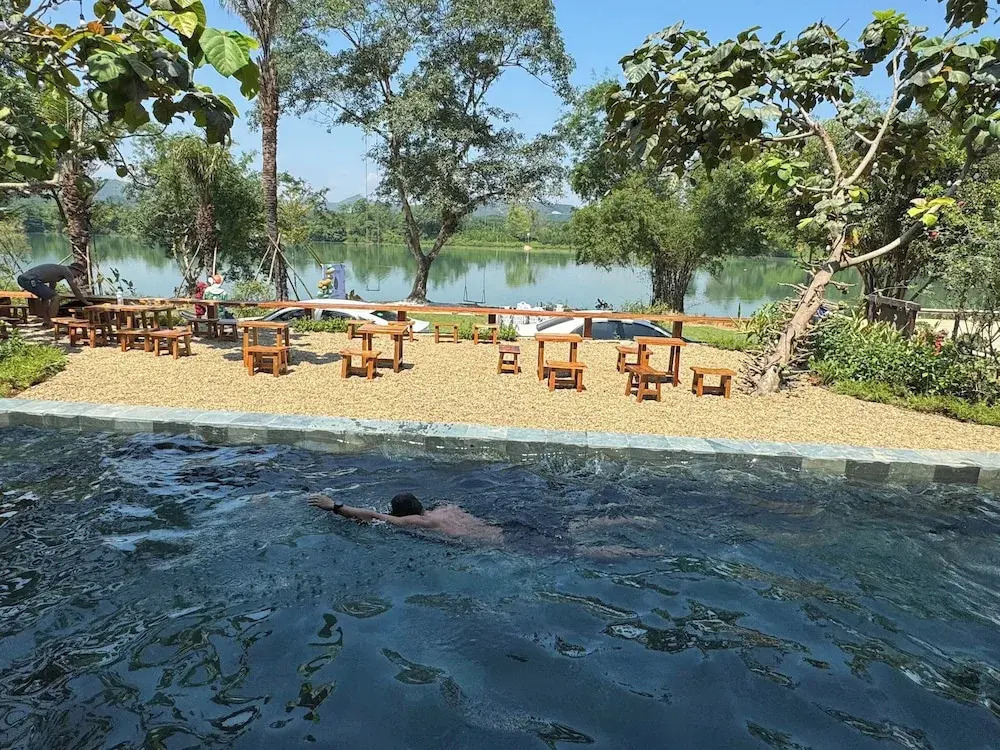 Vả Riverside Retreat