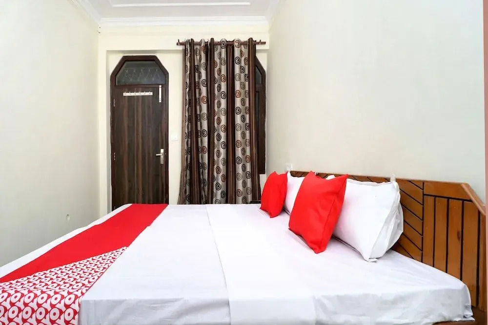OYO 29193 Amrit Guest House
