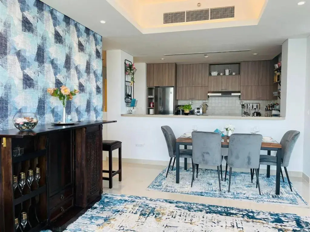 LUXURY 2 Bedroom Apartment in GATEWAY Residence