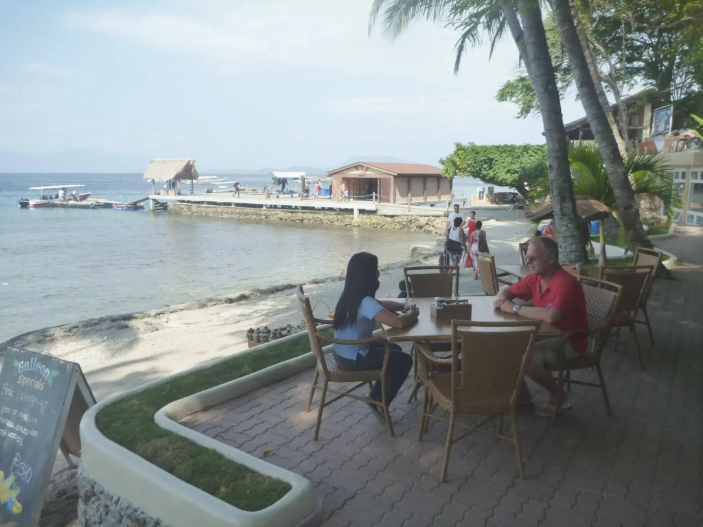 El Galleon Beach Resort