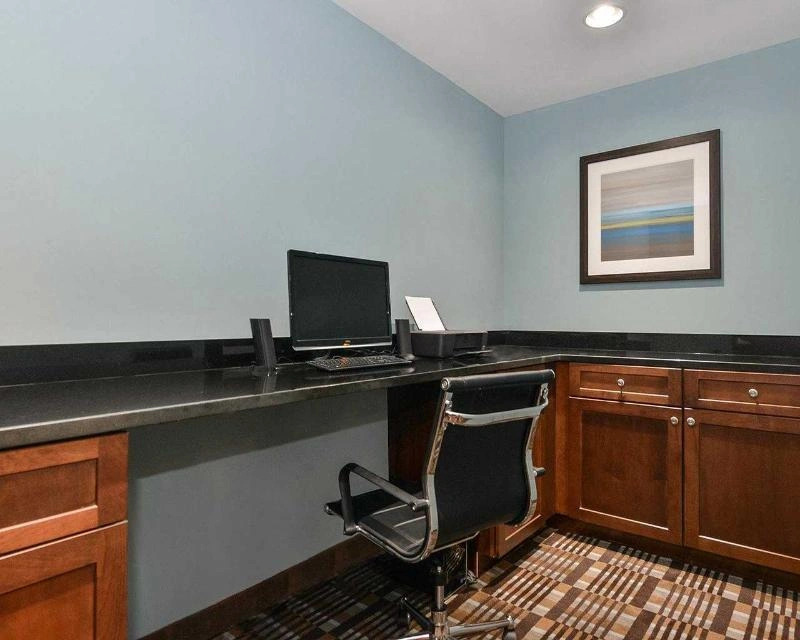 Super 8 Springfield South